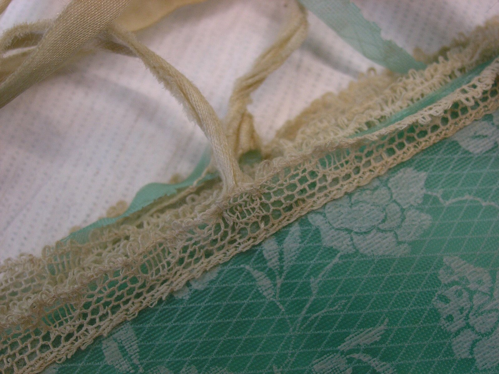 Green three-fold wash bag