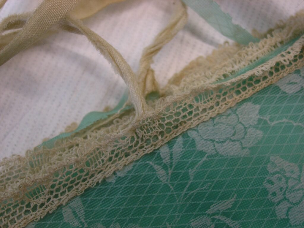 Green Three-Fold Wash Bag